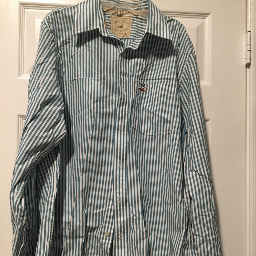 Men’s Button down teal and white shirt